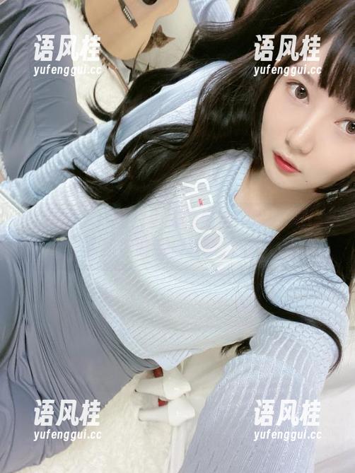 51酱 51酱的ol:图片里藏着魔法,明明是工作服却像时装周表演示范!