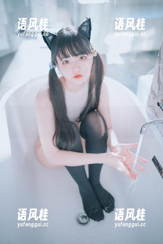每次看到Jenny(정제니)这身礼服我都想说：“你是从哪借来的？”快来下载！
