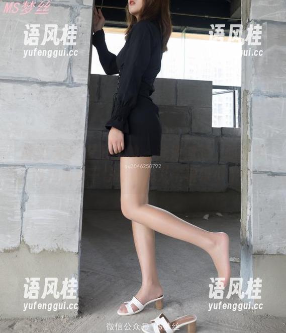 MSLASS梦丝女神-诗琪 MSLASS梦丝女神 - 泳池派对上的诗琪,高清照片中你能认出几个快乐小伙伴?