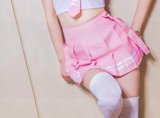 TouTiao头条女神 - 看杨漫妮baby的最新写真，套装使我想起那些设计师的疯狂灵感，怪胎中的美？