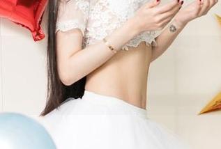 UGirls尤果网 - 被Abby金金的灰丝写真吸引，连壁纸都不忍心换了！