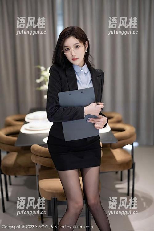 XIAOYU语画界-小海臀Rena XIAOYU语画界 - 小海臀Rena的校服图集更新,透着一丝丝的俏皮