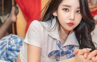 一份专属的定制生日快乐献给Zzyuri，图片中的姿态太妙了吧！