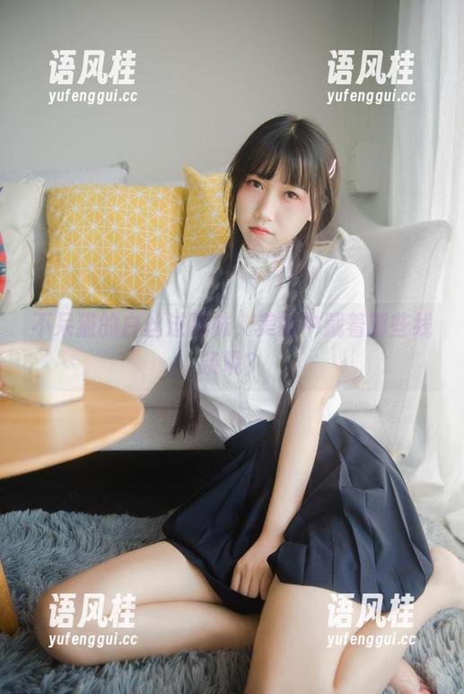 不呆猫的白丝过膝袜，美图中藏着哪些线条呢？