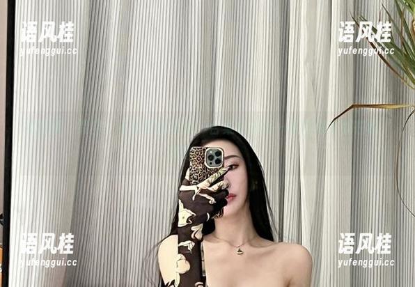 不爱笑的赛琳 微密圈 - 镂空、不爱笑的赛琳,合集中的每一张图似乎都在说“靠近一点”。