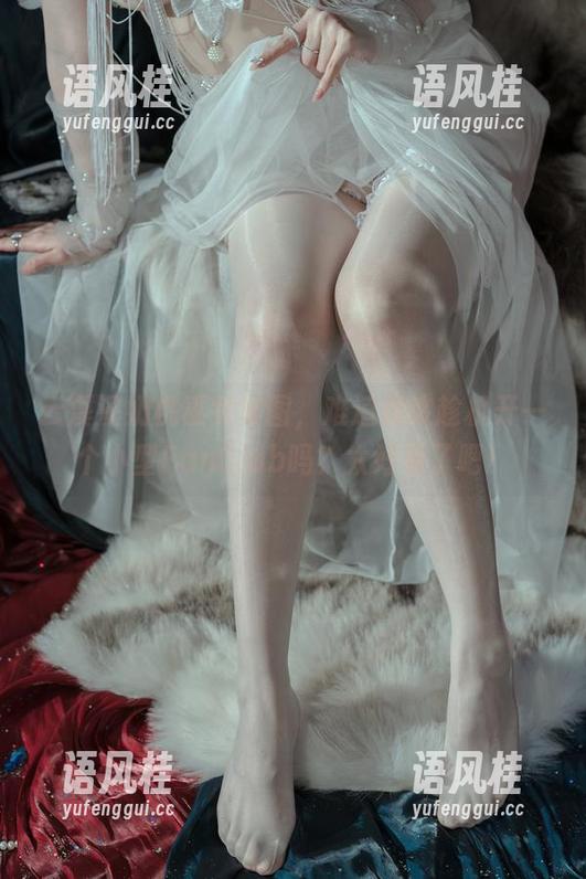 云溪溪奶桃 云溪溪奶桃巫女套图,难道我该趁机开一个小型FanClub吗?太好看了吧!