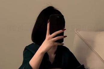微密圈 - 保守的二舅妈的网盘让你见识红丝白袜的魔力，快来一哈！