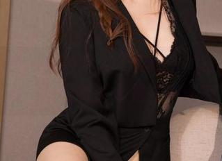 克拉女神 - 私拍双人，依娜丝的镜头下，每一个眼神都像是在讲秘密