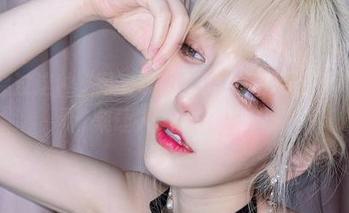 你体会过这种“可爱”吗？啾小妍Deer的私拍合集让人念念不忘。