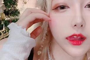 无圣光加持，啾小妍的裤里丝图包让你想入非非！