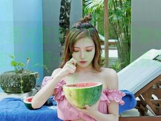 嗲囡囡 - 图片里没有圣光，却被Misty萌晰的女友的气质一扫而光，挺有意思的混乱。