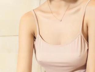 头条女神 - 看信悦儿在连衣裙中的优雅，是直接从童话里走出来吗？