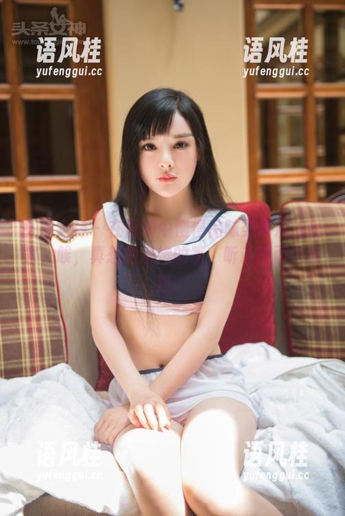 头条女神-梁芮溪 头条女神 - 在图册中慢慢品味梁芮溪的居家,唉,真想搬进她的家,听说里面还有猫。
