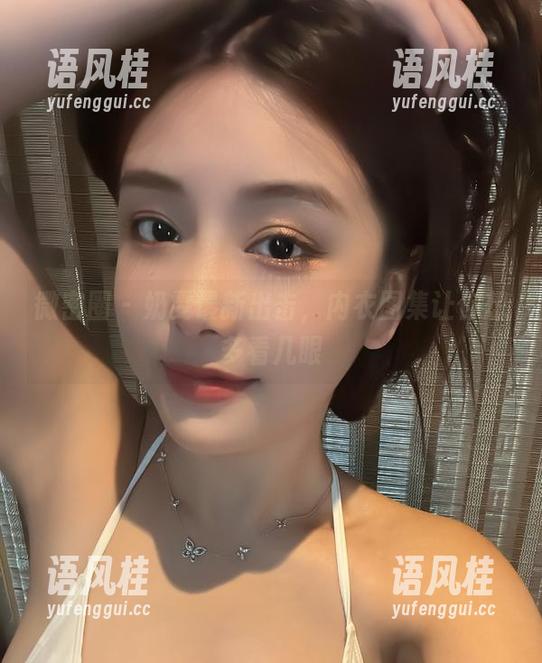 微密圈 - 奶雯最新出击，内衣图集让你想多看几眼