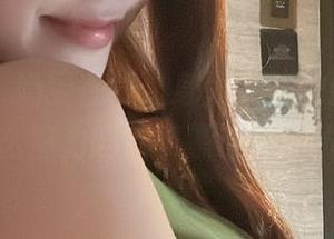 微密圈 - 奶雯在线，身为女仆的她，真有那么魔力吗？资源谁来评价？