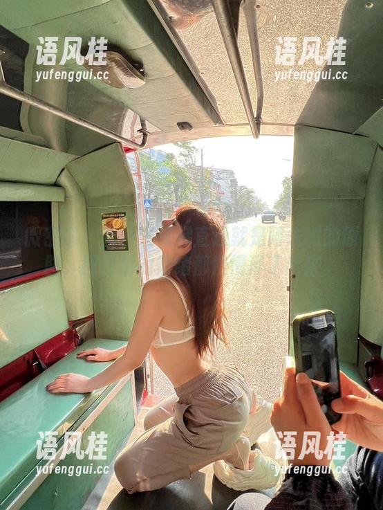 就是阿朱啊 微密圈 - 有一条楼梯直通就是阿朱啊的原图,图片里的情绪都慢慢渗了出来。