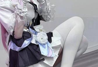 幼爱youmeko的这套写真，樋口圆香的“无衬衫灰丝”原图，有点惊喜在里头。