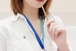 图库里的美腿，念雪ww的造型让我有种走错片场的错觉。