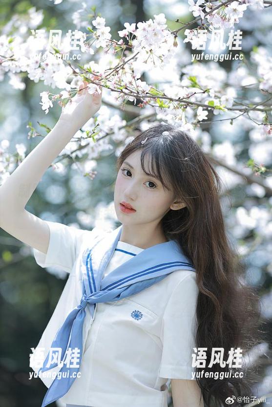 怡子yiii 制服下的怡子yiii,拥有无圣光的洒脱,这套图让我不禁想多看几遍。