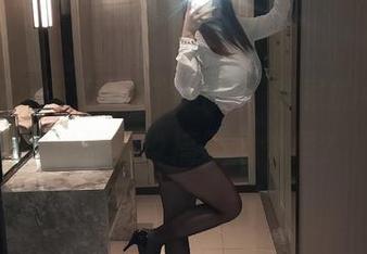 “无颜小天使wy”拍的“邻家的老婆”，谁还敢说搞不定邻居？