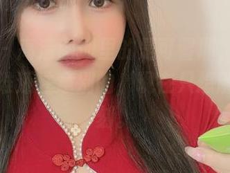 微密圈 - 高清图册里的是可馨耶，草绿背景下，谁还注意别的，现在只想雕刻这一刻。