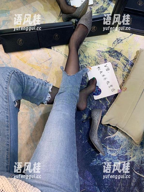 杨大乐乐很靠谱 微密圈 - 杨大乐乐很靠谱修女:一边是神圣的服装,一边是让人冒汗的姿态。