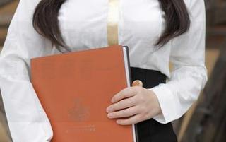 模范学院 - 夏天的群像——姗姗就打奥特曼的写真里竟藏着一个“沙滩求生指南”？