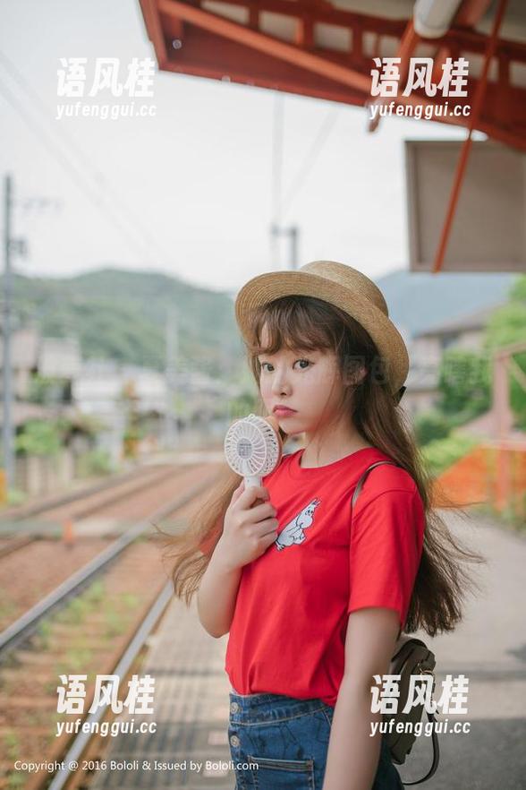波萝社-夏美酱 波萝社 - 夏美酱:她的光辉图包,亮瞎我的眼!
