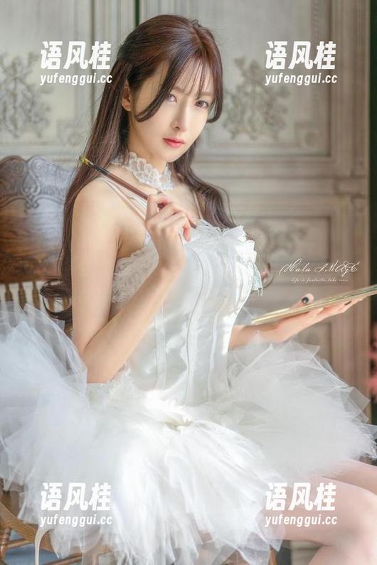 略微羞涩：王羽杉私人写真打包的作品集分享体验