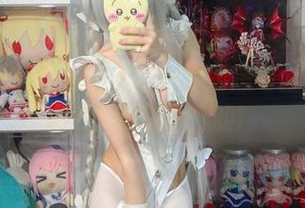 白栎Shirly昭告天下：她的恶毒白兔写真图包，有够疯狂的！
