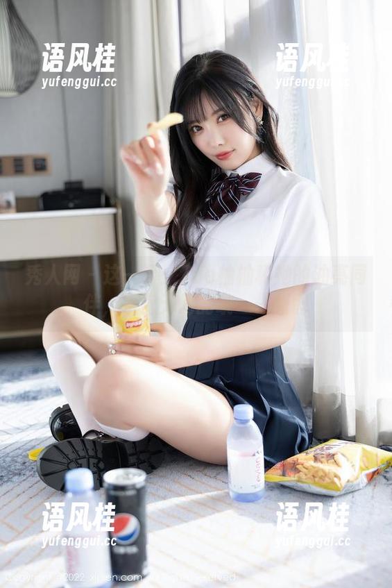 秀人网-Zoe柚柚 秀人网 - 这一幕:Zoe柚柚和她的油亮同伴,亲密无间的哦——原图