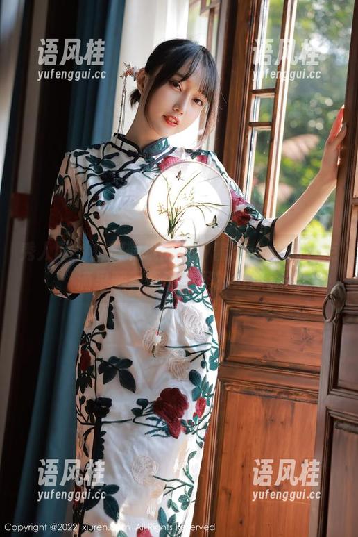 秀人网 - 挥舞眼镜的奈汐酱nice，图包点滴里藏着奇奇怪怪的幻想。