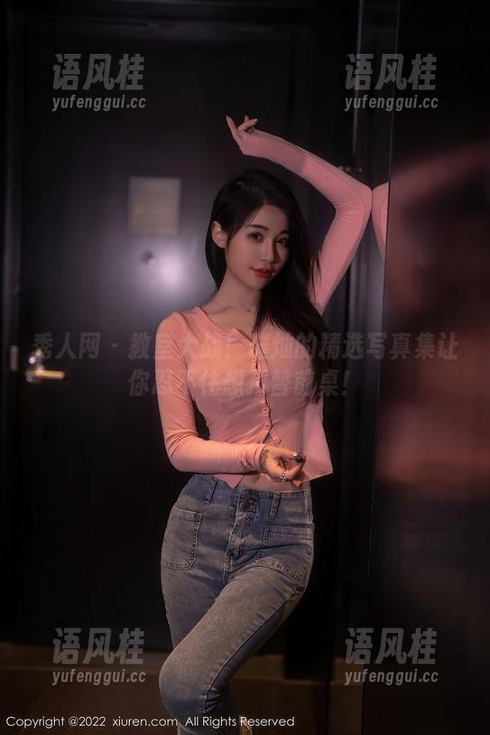 秀人网-璀灿 秀人网 - 教室大战!璀灿的精选写真集让你忍不住想顶替前桌!