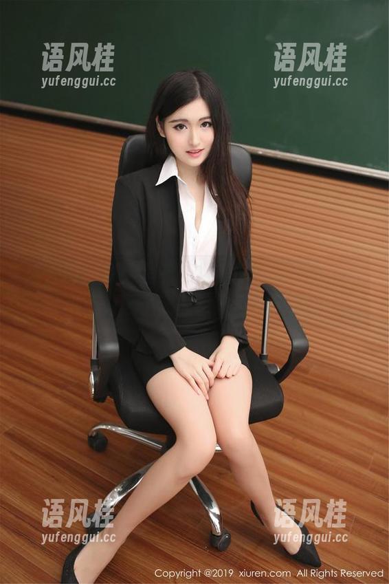 秀人网-糯美子 秀人网 - 精选写真:糯美子的双马尾,不小心勾起了我的二次童年记忆!