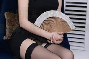 秀人网 - 她是雨儿1494，运动背影在高清套图里闪烁，我不由想起心底那点小潮汐。
