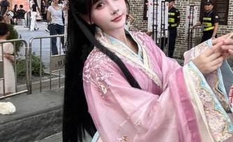没钱也能追潮！秋山AkI的mirror彩云图包，一个‘免费’的绝佳选择！