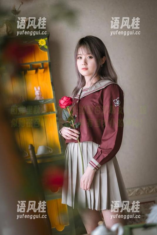 秋楚楚不秃头 图库里秋楚楚不秃头的粉色透明女仆,貌似她在召唤我干活?真有当女仆的冲动!