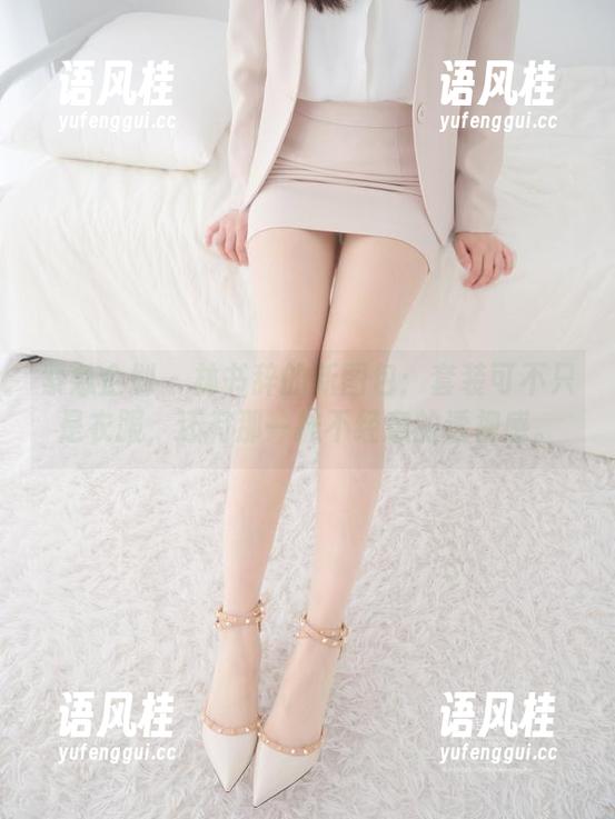 紧急企划-林书辞 紧急企划 - 林书辞的新图包:套装可不只是衣服,还有那一抹不经意的透视感。