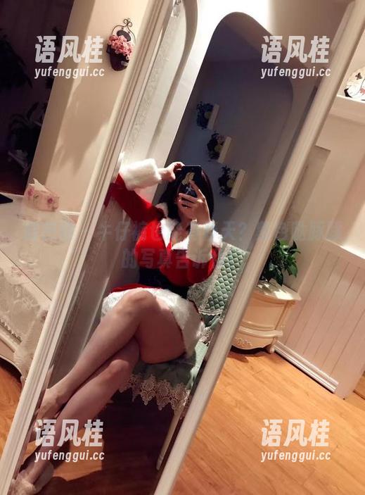 微密圈 - 牛仔裤也能有春天？紫色哒豚豚的写真告诉你！
