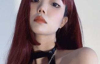 微密圈 - 看到纪念小小v的最新写真，反差大得让我差点儿认不出来！