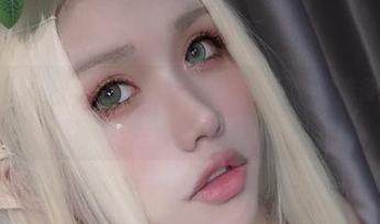 芊川一笑MNK最新空姐写真集更新了，你准备好被这亮丽的形象捕获了吗？