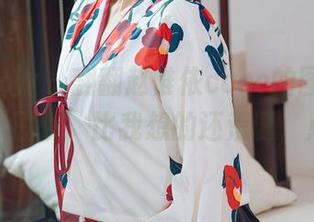 花漾show - 翻翻赵惟依coco的图包，里面的‘剧情’比我想的还荒诞，点赞！