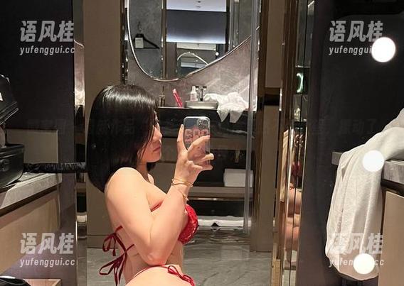 詹詹 微密圈 - 最新作品“比基尼”:詹詹果然不负众望,撩动了整个海滩的目光。