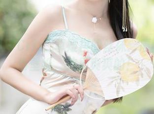 语画界 - Cris_卓娅祺的丝袜：原图也能当壁纸，效果爽爽的！