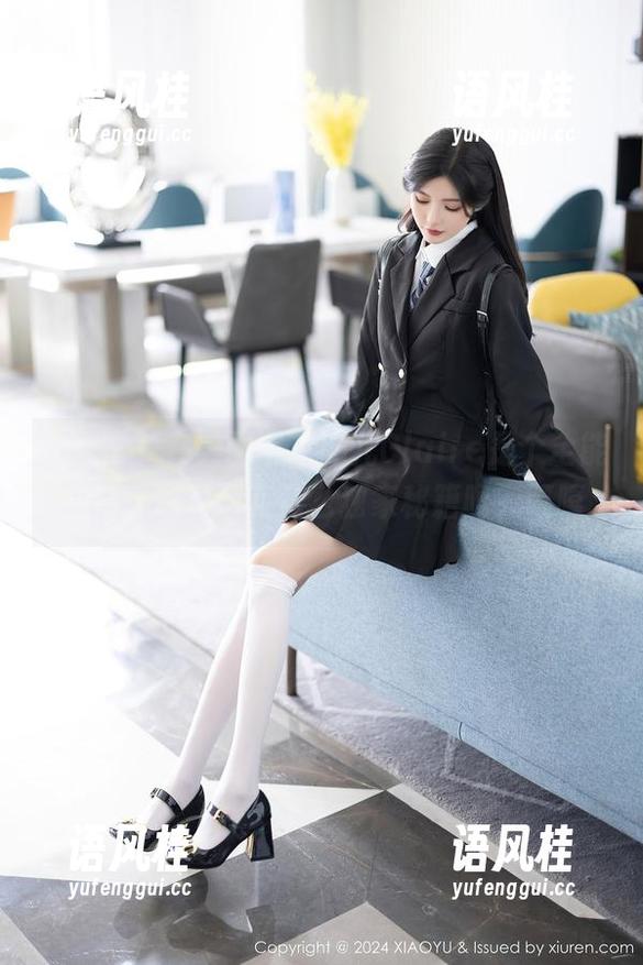语画界-允儿Claire 语画界 - 在美图中,允儿Claire是个全能女孩,想知道有什么独家秘籍吗?嘻嘻