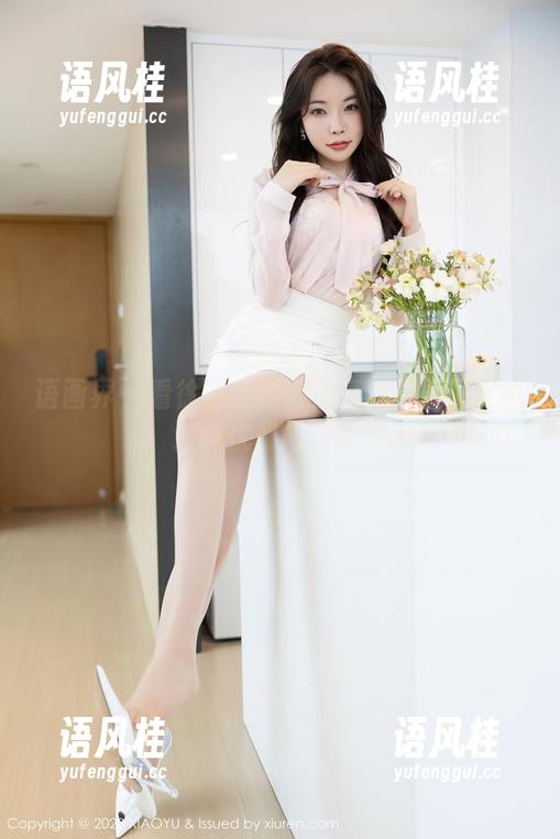 语画界-徐莉芝 语画界 - 看徐莉芝如何在高清御姐写真中演绎优雅与叛逆!