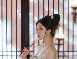 露儿大魔王的原图，禁闭者娜恰，那份不羁的气质
