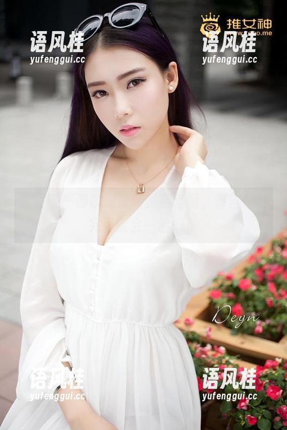 青豆客-谭晓彤 青豆客 - 谭晓彤最新美腿套图,警告!看完可能会一脸懵!