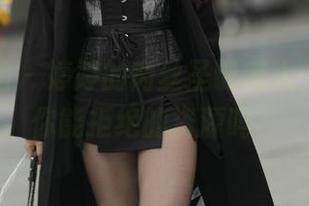 魔镜街拍 - 婷婷的肉丝圣诞美人，寒风中你能拒绝的资源吗？