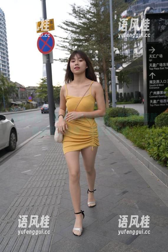 魔镜街拍-曼曼 魔镜街拍 - 曼曼的妹妹合集,随意翻翻就像翻开旧相册,尴尬又可爱。